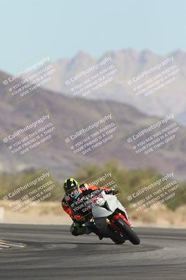 media/Oct-30-2025-Racers Edge (Thu) [[dabbdaf680]]/3-B Group/Session 2 (Turn 14)/